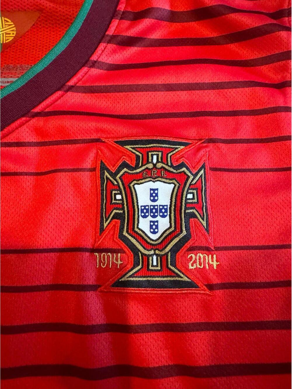 Nike Soccer Jersey Tshirt Portugal 2014-15 Red Shirt Sz sm - Picture 4 of 8